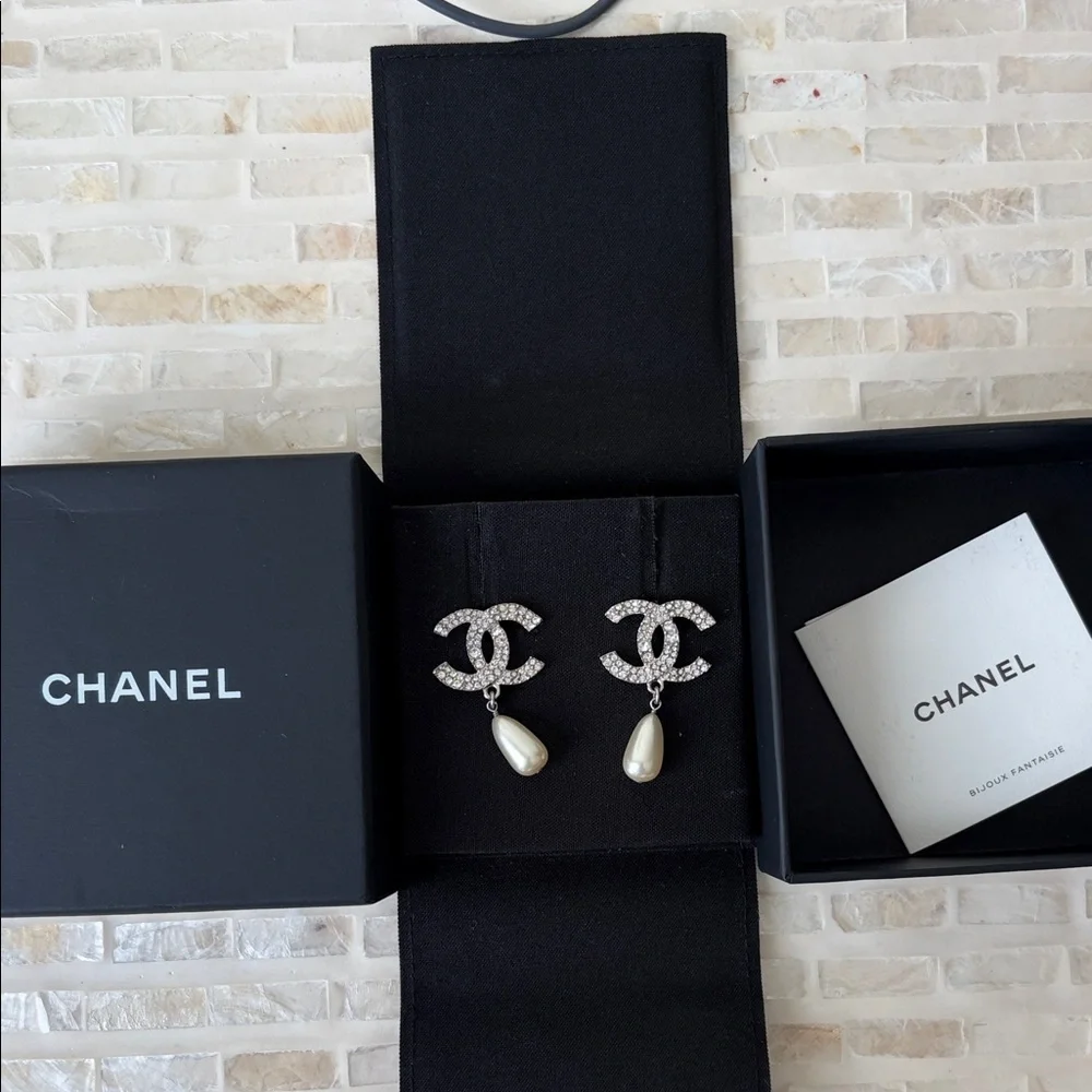 CHANEL Silver and Cream Pearl Earrings